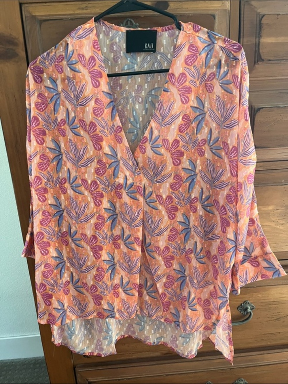 Kaii Peach Floral V-Neck Tunic with Pink and Blue Leaves Size Small NWOT